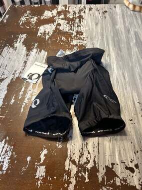 Pearl Izumi Podium Short - Men's Size Medium Black Padded Cycling Shorts